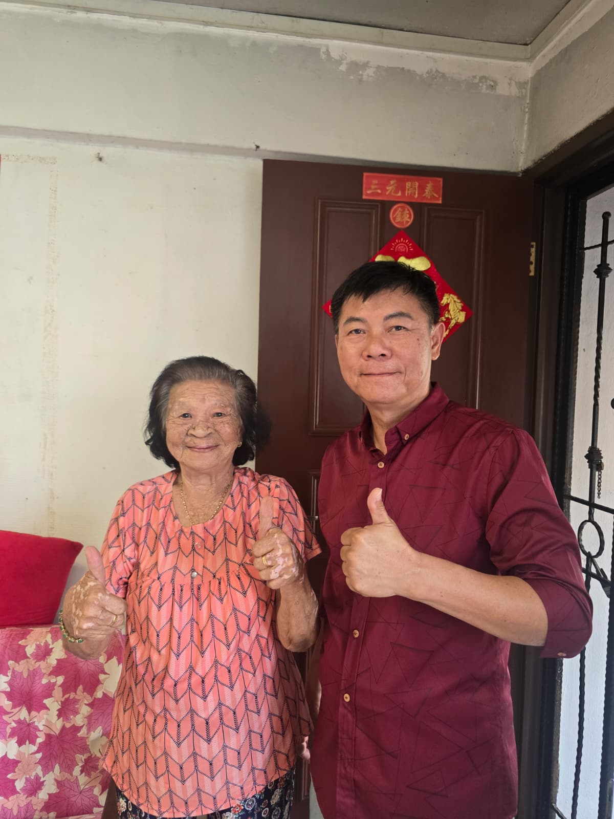 Jason from A1 Electrician SG with a happy customer in their Singapore home (4)